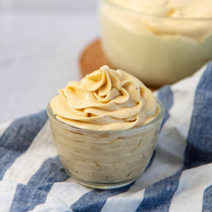 Square image of creme mousseline.