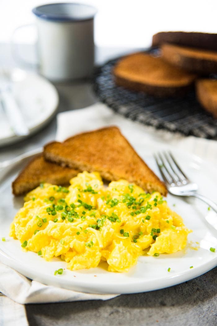 Creamy, Fluffy and perfect Scrambled Eggs in 1 minute - Learn how to make scrambled eggs at home with this fool proof recipe! Perfect for weekend brunch or week day breakfasts.