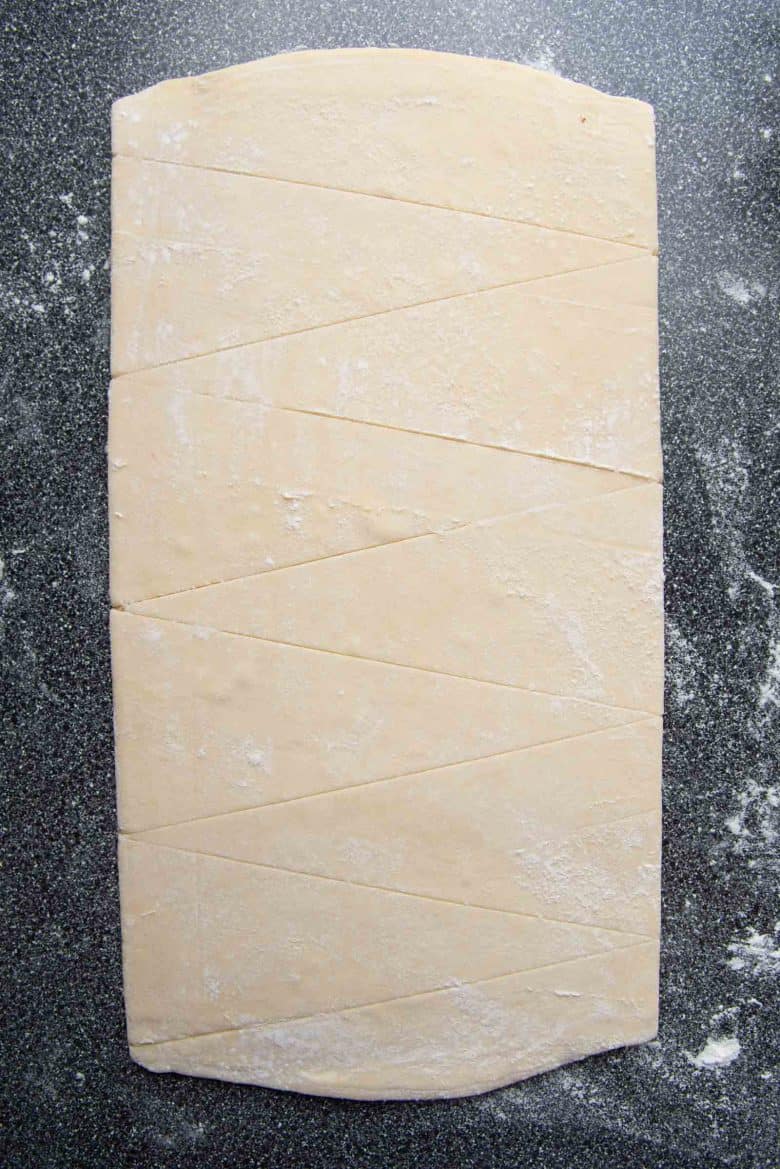 The 9cm base markings on the dough have been joined with each other.