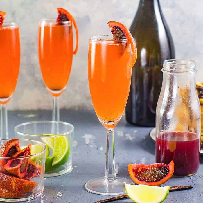 Gin and Blood Orange mimosa - Easy refreshing cocktail, with floral, fruity, earthy and citrus flavors! Perfect for brunches and holiday parties. 