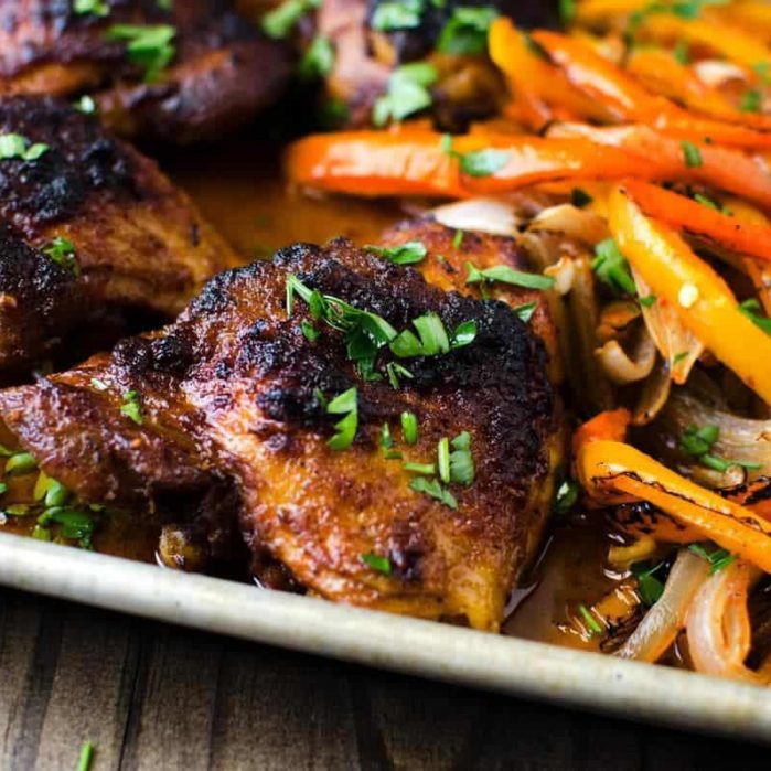 Flavour packed Easy Oven Baked Chicken Fajita! This Tray Baked Chicken Fajita is so easy to prepare and is PERFECT for a crowd! With a homemade Fajita seasoning blend that is absolutely delicious with any kind of meat. Make it in the oven OR on a grill!