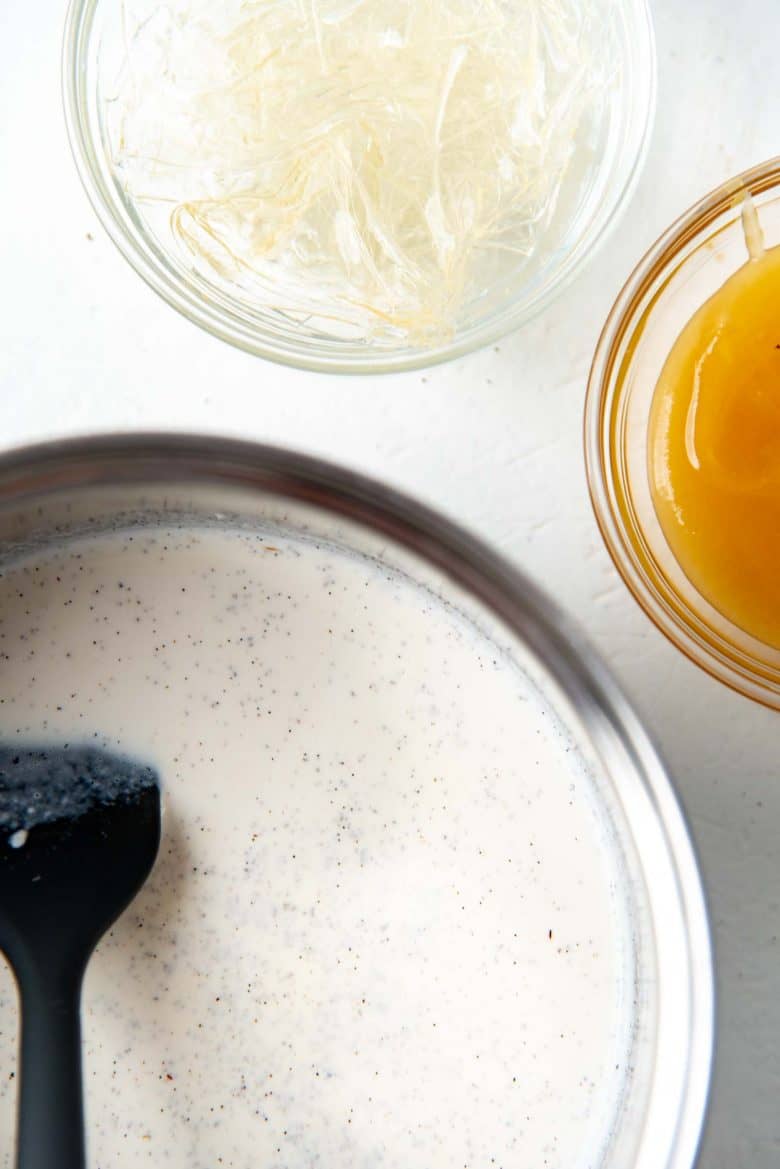 The milk base with honey and gelatin
