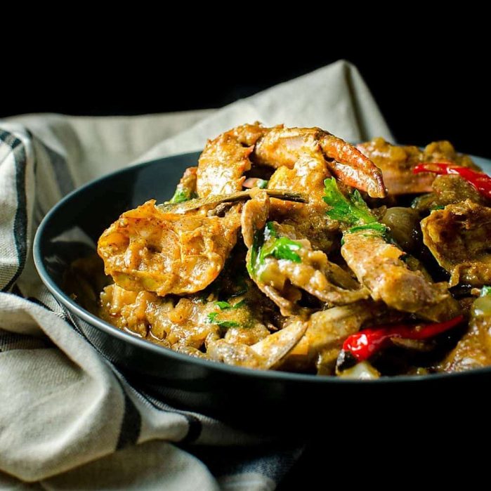 Spicy Sri Lankan Crab Curry - Made with fresh blue swimmers crabs, and an aromatic and flavorful Sri Lankan curry base. It's a delicious and comforting seafood curry that's authentically Sri Lankan. 