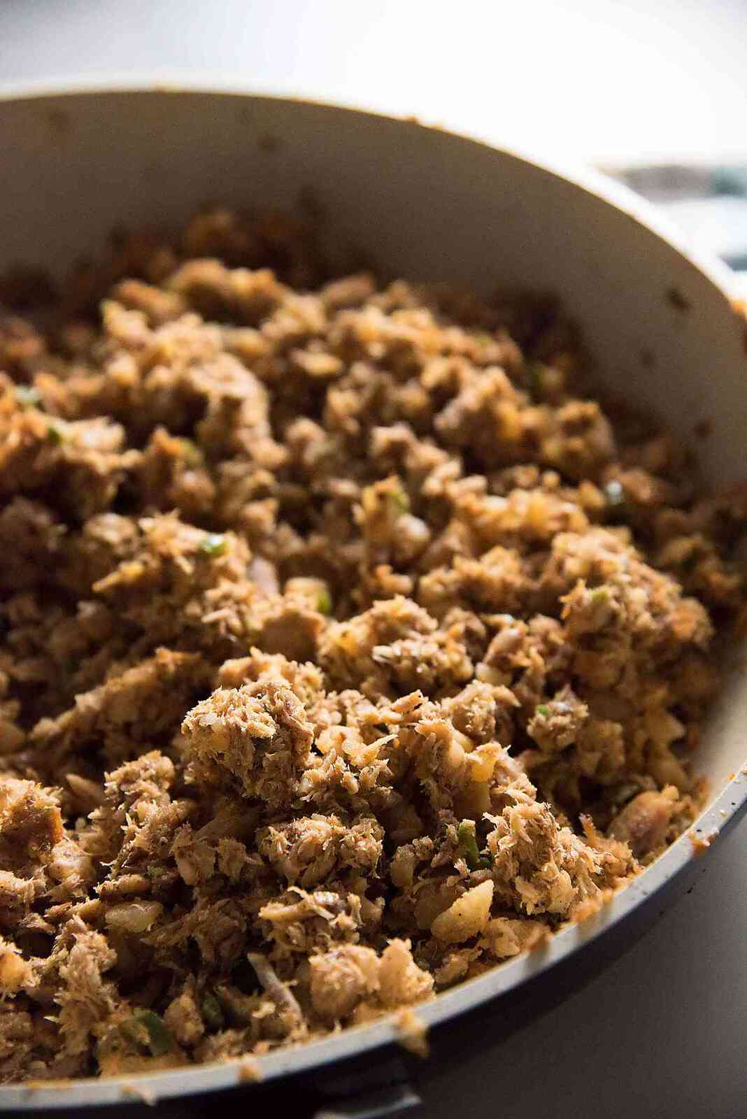 Sri Lankan fish patties - the spicy fish filling should be cooled down before being used. This is a flavorful filling that is perfect for Sri Lankan fish rolls (Chinese rolls).