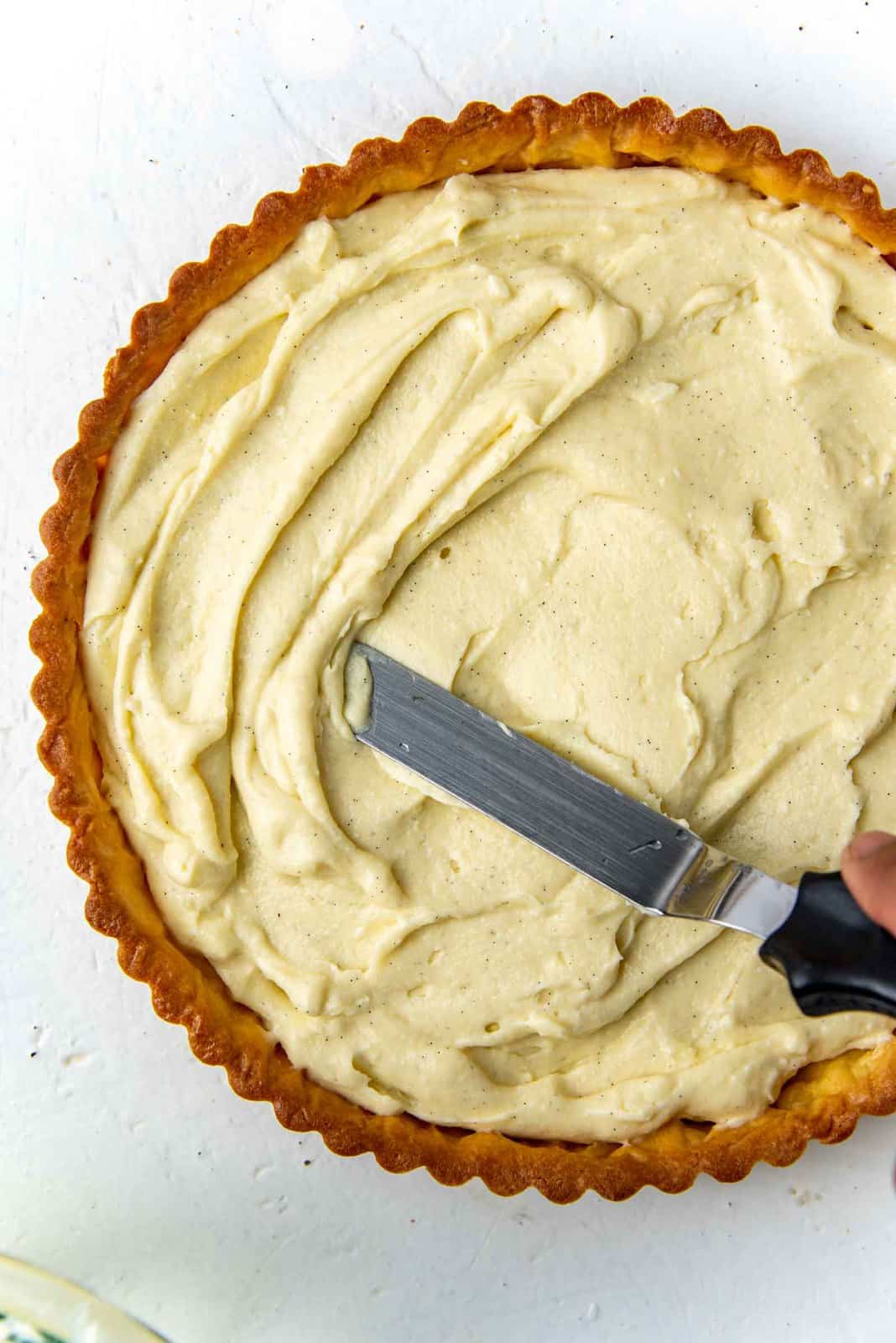 Filling the tart with the pastry cream base