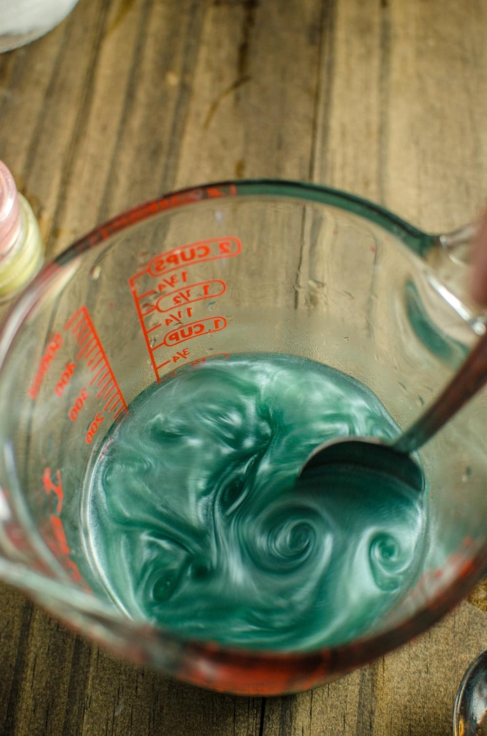 How to make Shimmery Liqueur - Give your cocktails a magical makeover with this homemade Shimmery Liqueur! You can get the luster effect in your cocktails just like Viniq!