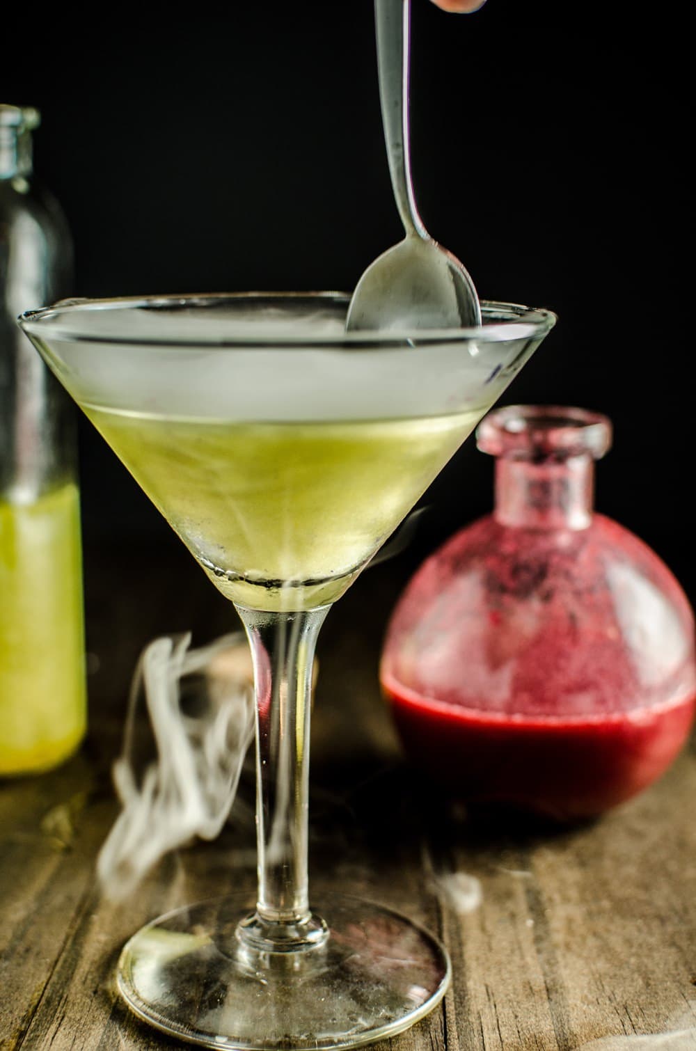 How to make Shimmery Liqueur - Give your cocktails a magical makeover with this homemade Shimmery Liqueur! You can get the luster effect in your cocktails just like Viniq!